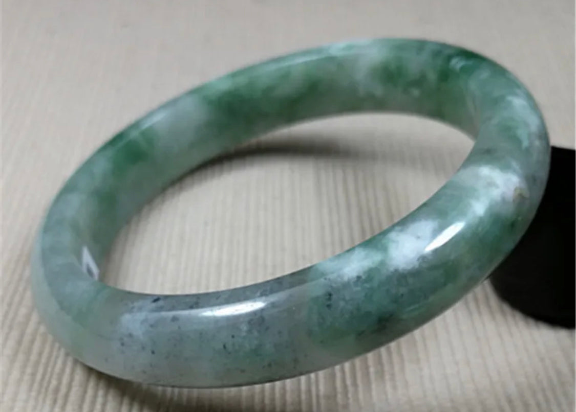 VINTAGE Large Jadeite Green Jade Bangle Size 62mm S80 - JazzyJewelbyAmina