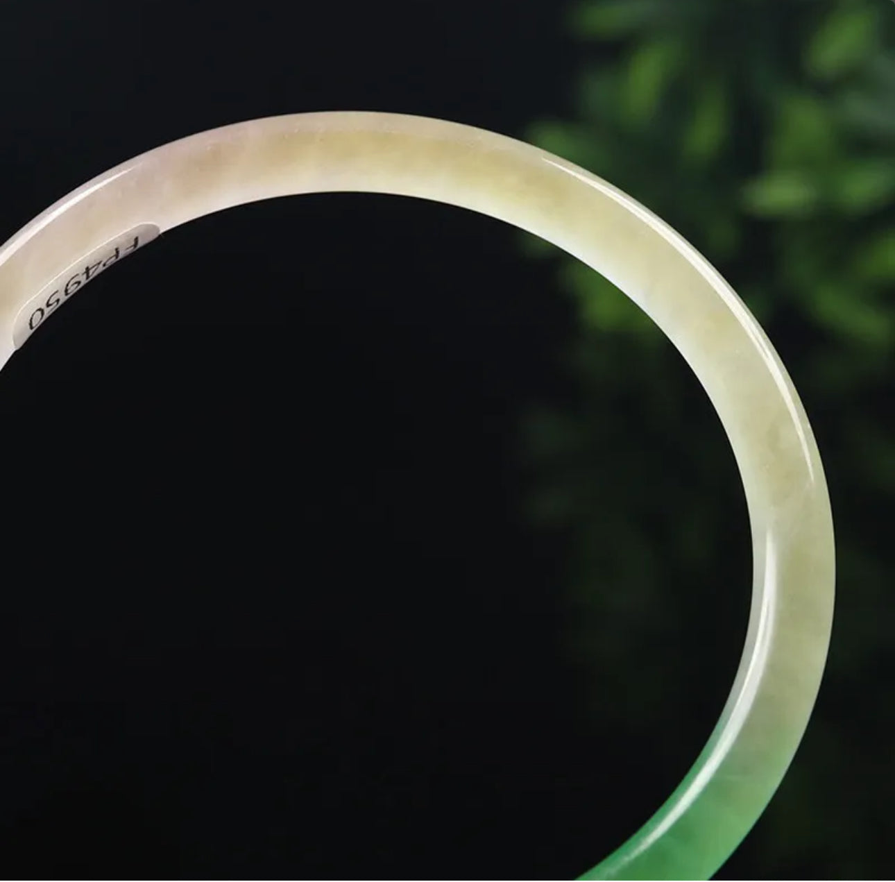 VINTAGE Large Jadeite Green/Lavender Jade Bangle Size 61mm Round Princess Thin Cut M953 - JazzyJewelbyAmina