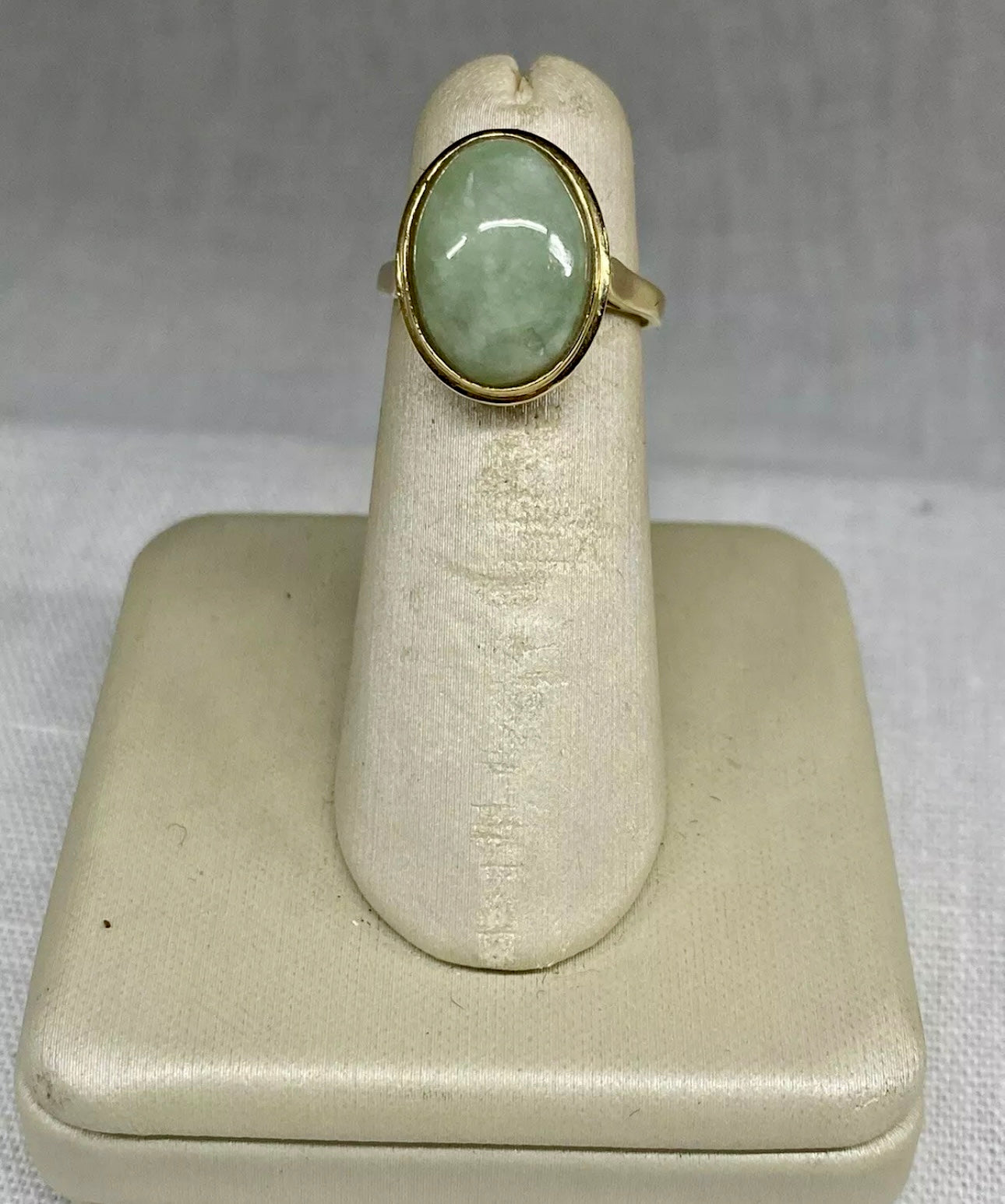 VINTAGE Jade 14K Solid Gold Oval Cabochon Ring Size 5 - JazzyJewelbyAmina