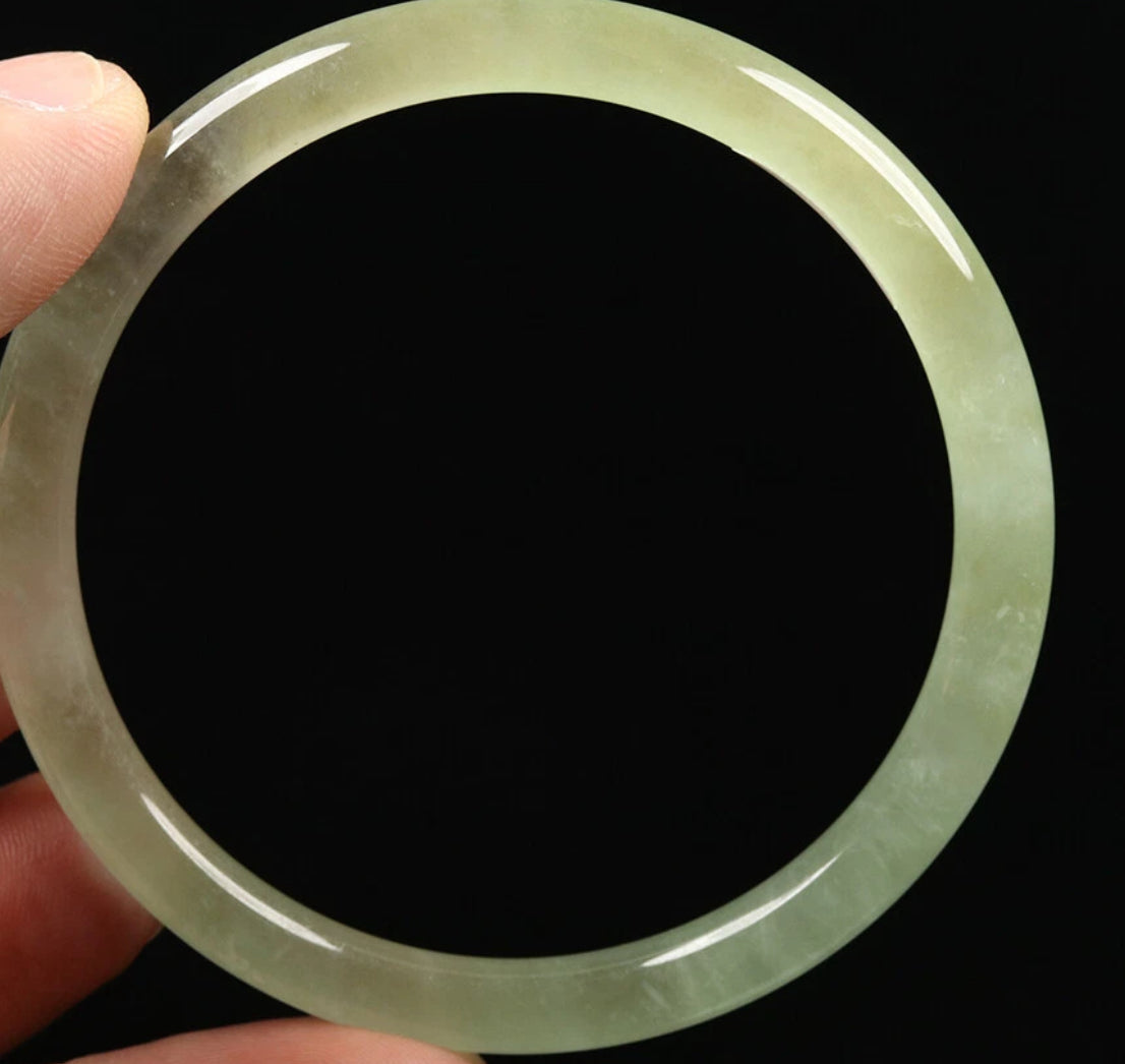 VINTAGE Medium Jadeite ICY Green Jade bangle Size 57 mm Round Princess Cut U954