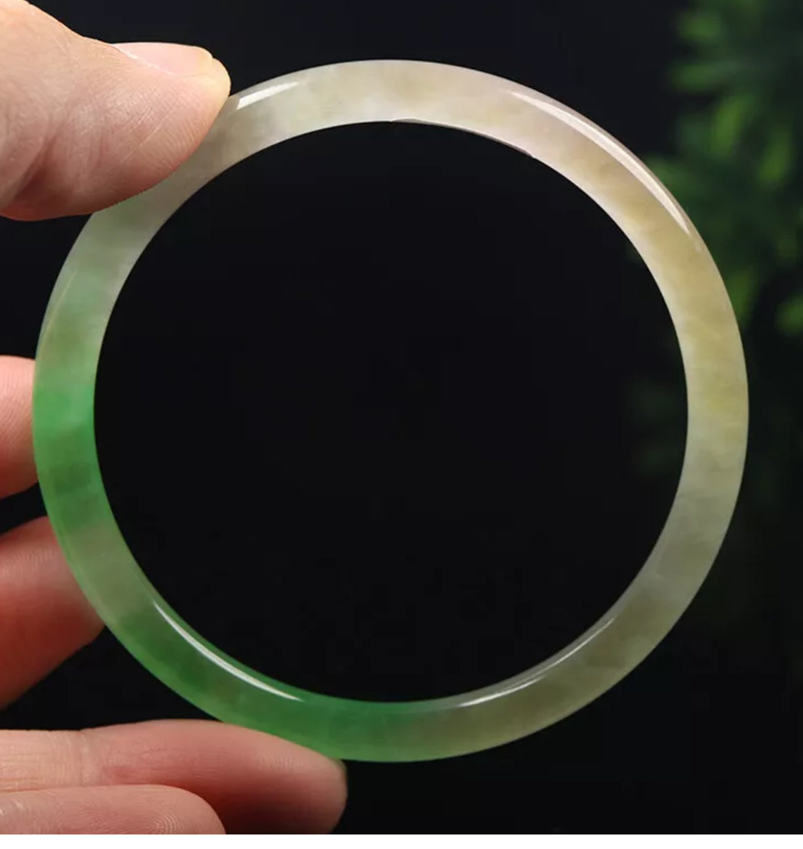 VINTAGE Large Jadeite Green/Lavender Jade Bangle Size 61mm Round Princess Thin Cut M953 - JazzyJewelbyAmina