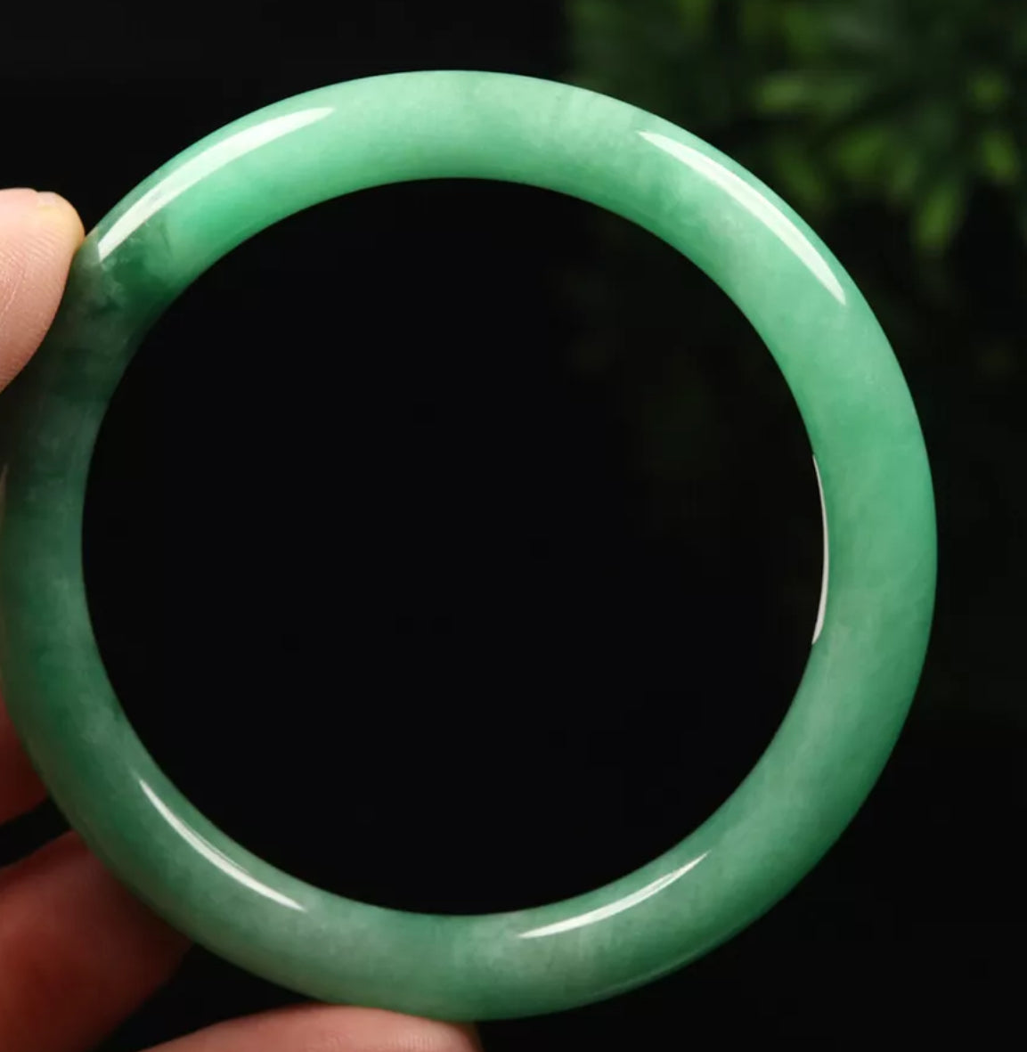 VINTAGE Medium Jadeite Green Jade Bangle Size 58mm Round Princess Thin Cut J835 - JazzyJewelbyAmina