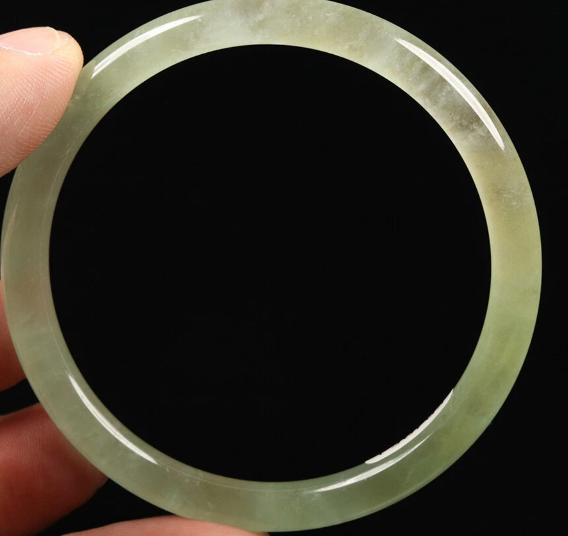 VINTAGE Medium Jadeite ICY Green Jade bangle Size 57 mm Round Princess Cut U954