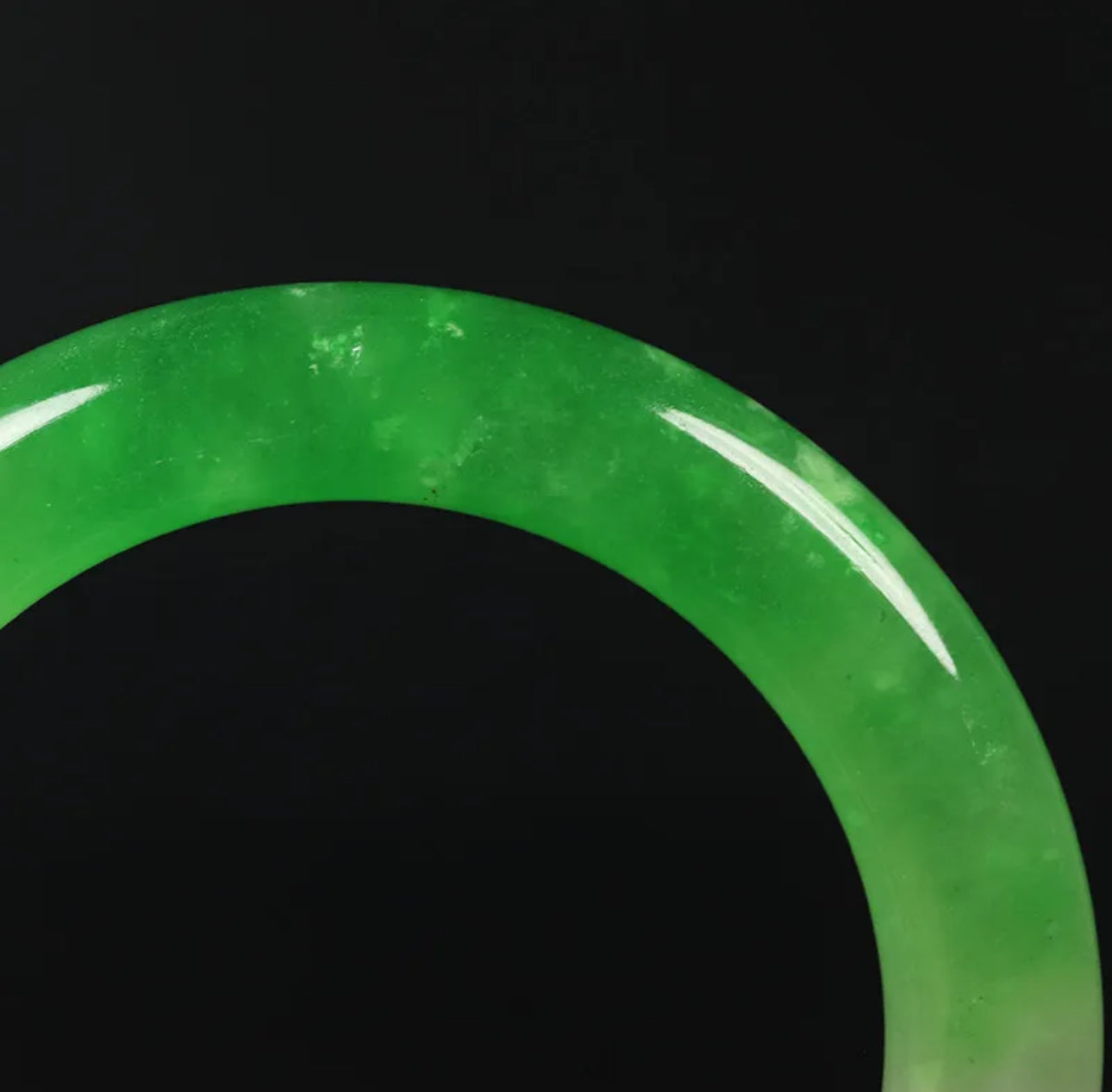 VINTAGE Medium Jadeite Green Lavender Jade Bangle Round Princess Chunky Cut Size 58mm Y295 - JazzyJewelbyAmina