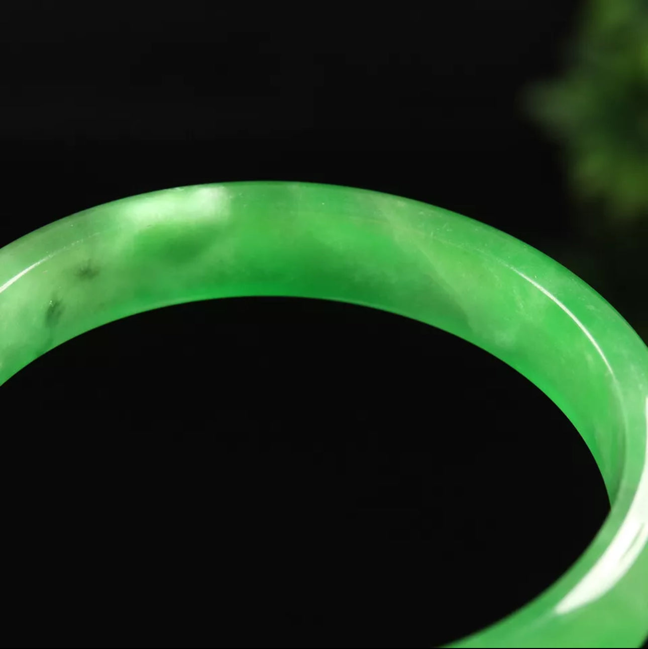 VINTAGE Medium Jadeite Green Jade Bangle Size 58mm Emerald Green Jade Shade M425 - JazzyJewelbyAmina