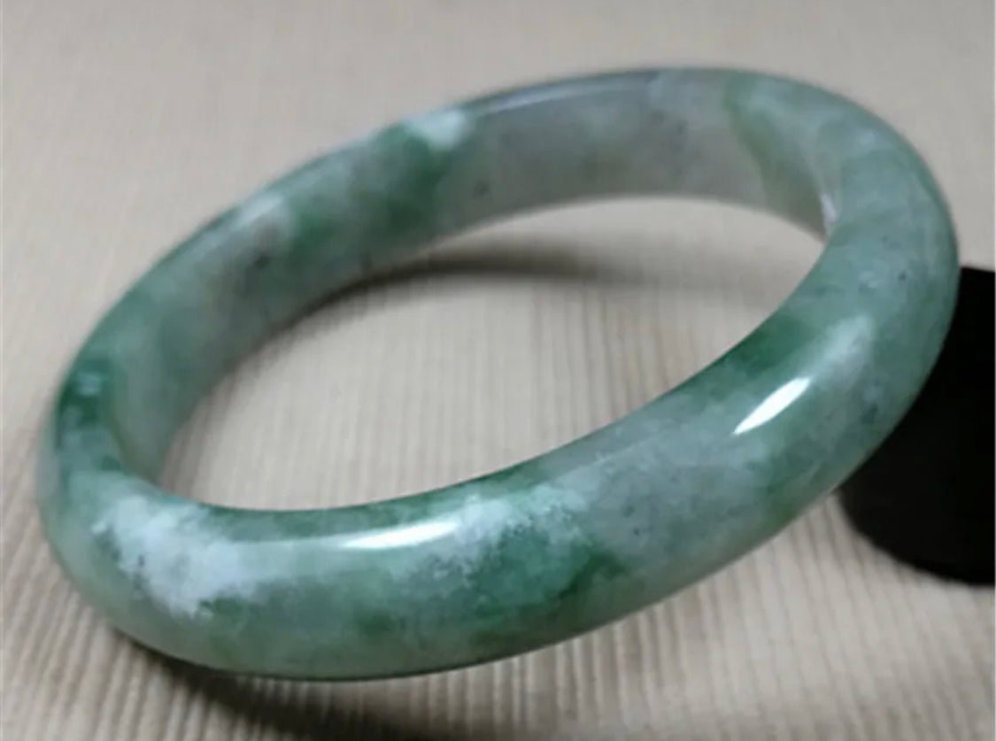 VINTAGE Large Jadeite Green Jade Bangle Size 62mm S80 - JazzyJewelbyAmina