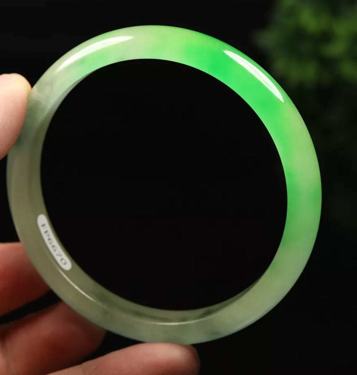 VINTAGE Large Jadeite Green Jade Bangle Size 63mm Round Princess Thin Cut J393 - JazzyJewelbyAmina