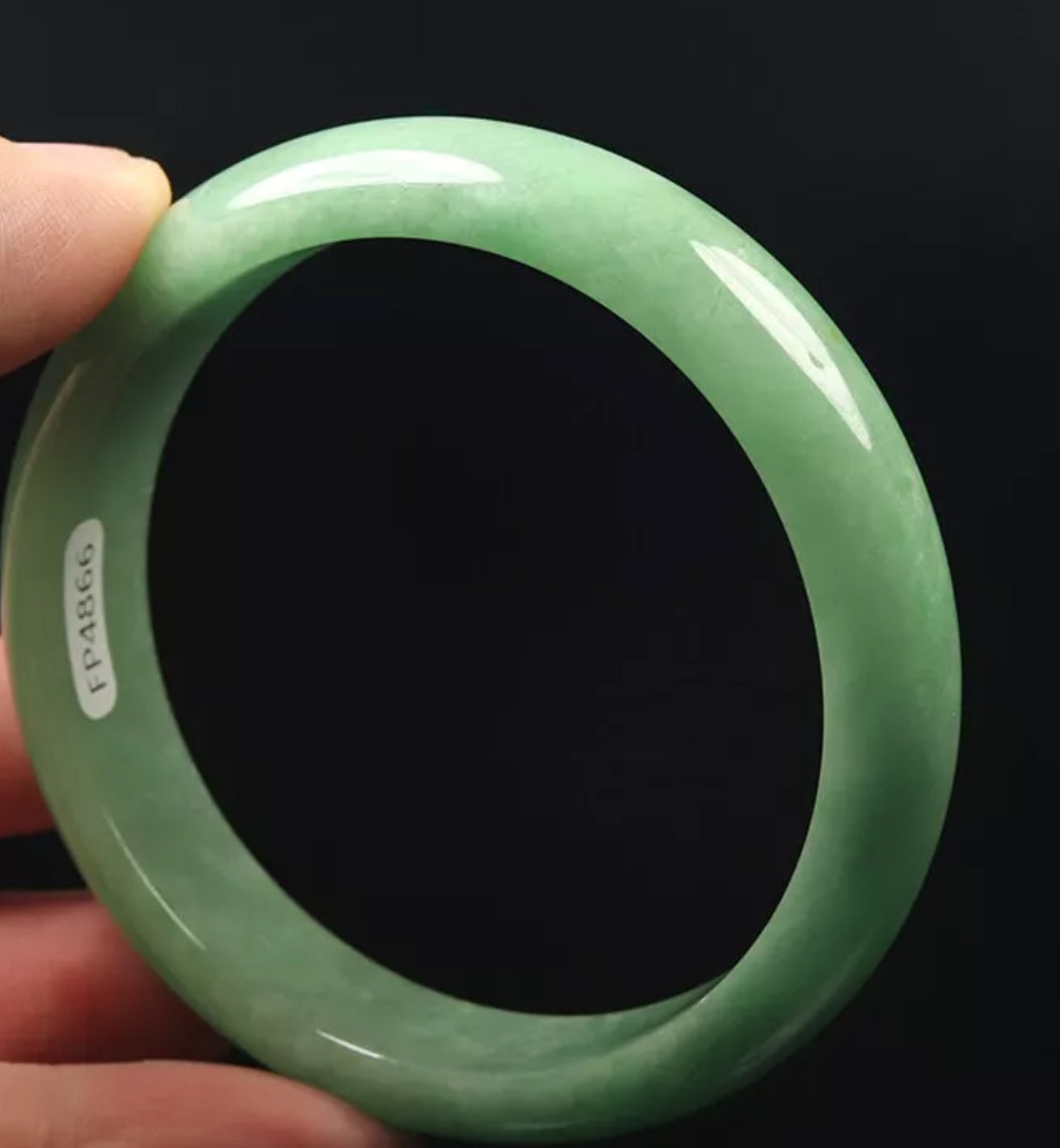 VINTAGE Large Jadeite Green Jade Bangle Size 60mm Y785 - JazzyJewelbyAmina