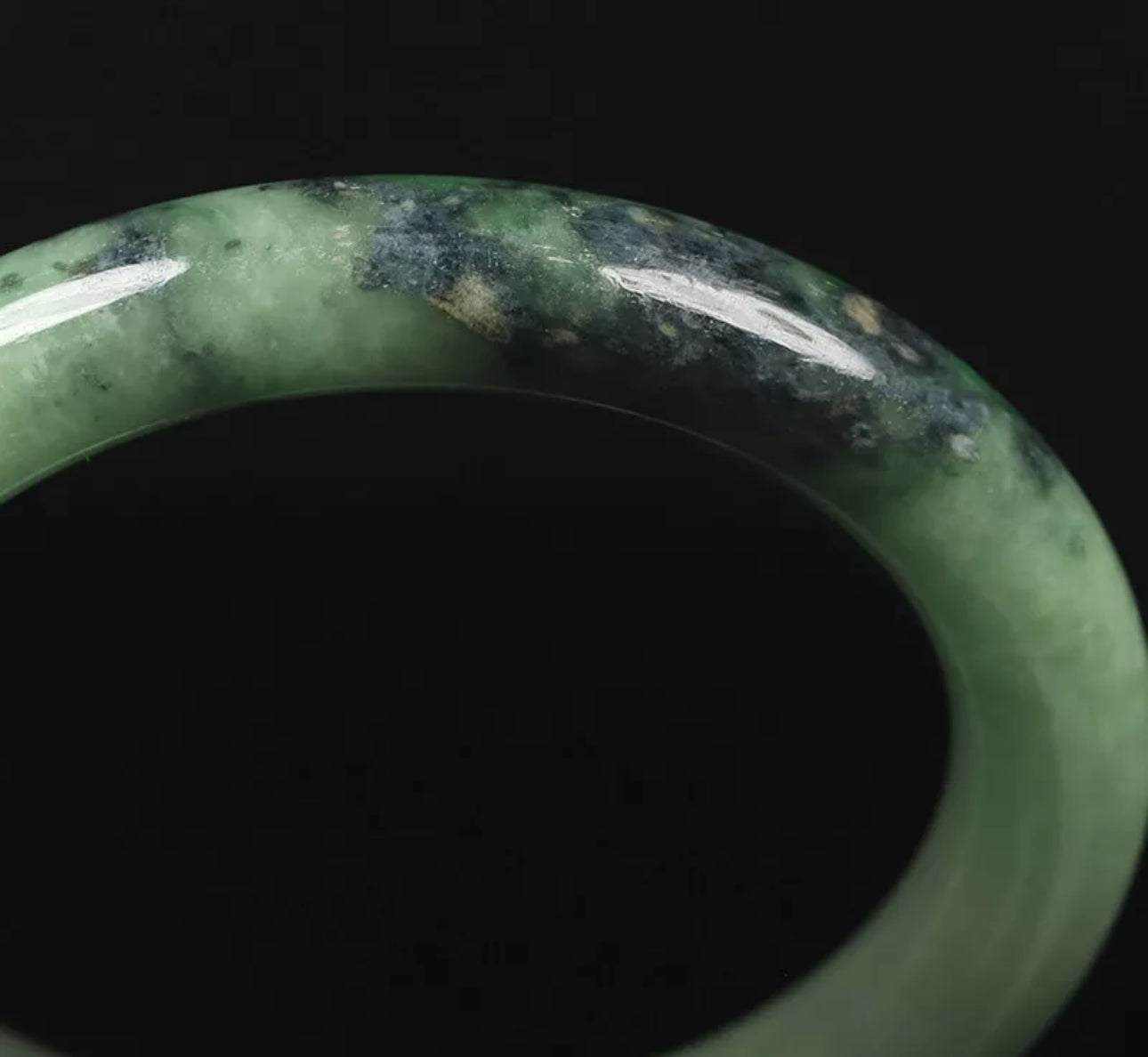 VINTAGE Small Jadeite Green Jade Bangle Size 56mm Round Princess Cut O907 - JazzyJewelbyAmina