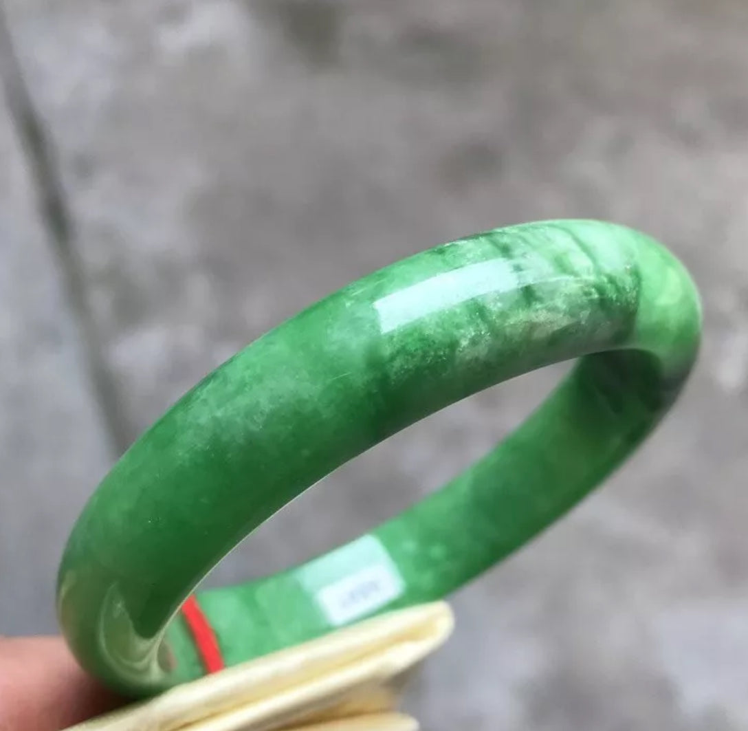 VINTAGE Medium Jadeite Green Jade Bangle Size 59mm Emerald Green D641 - JazzyJewelbyAmina