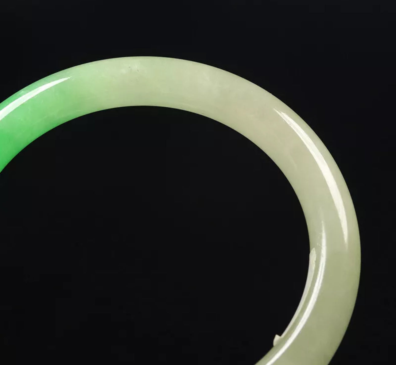 VINTAGE Large Jadeite Green Jade Bangle Size 63mm Round Princess Cut Ombré Green G868 - JazzyJewelbyAmina