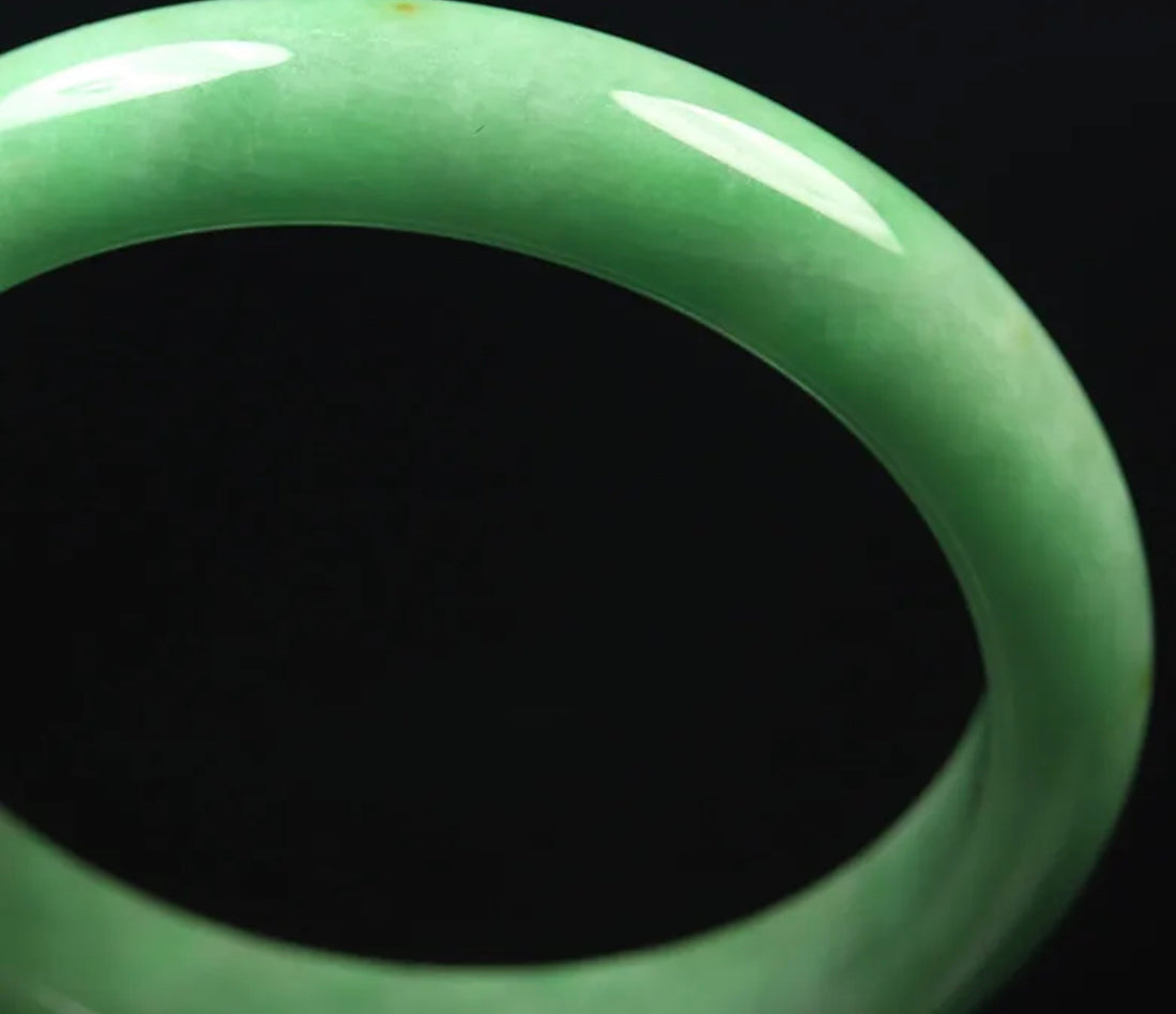 VINTAGE Large Jadeite Green Jade Bangle Size 62mm J667 - JazzyJewelbyAmina