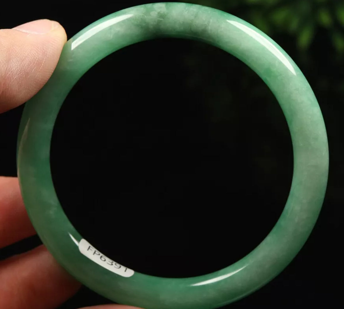 VINTAGE Medium Jadeite Green Jade Bangle Size 58mm Round Princess Thin Cut J835 - JazzyJewelbyAmina