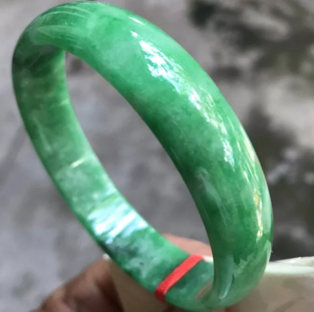 VINTAGE Large Jadeite Green Jade Bangle Size 62mm Emerald Green A464 - JazzyJewelbyAmina