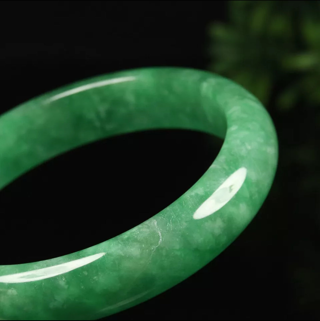 VINTAGE Medium Jadeite Green Jade Bangle Size 57mm Round Princess Cut N603 - JazzyJewelbyAmina
