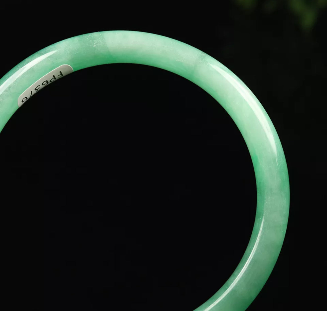 VINTAGE Large Jadeite Green Jade Bangle Round Princess Thin Cut Size 60mm Y376 - JazzyJewelbyAmina