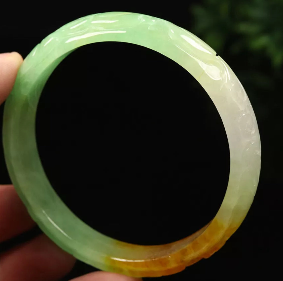 VINTAGE XL Jadeite Green/Brown Jade Bangle Handcarved Ruyi Bat Size 64mm J399 - JazzyJewelbyAmina