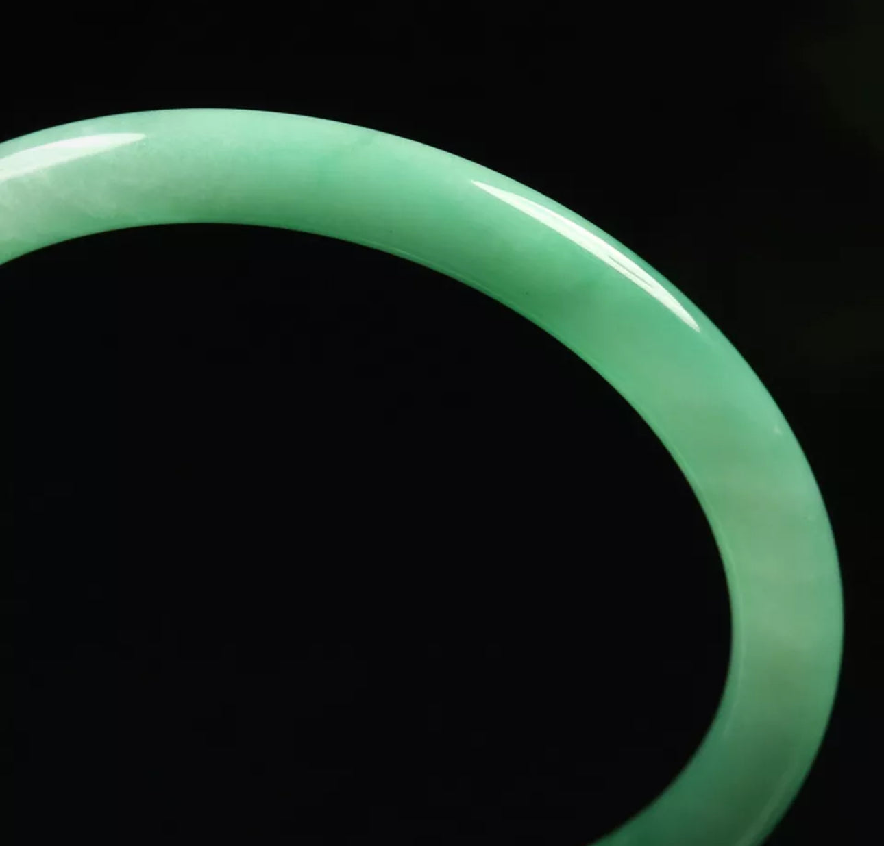 VINTAGE Medium Jadeite Green Jade Bangle Size 58mm Round Princess Cut Bright Apple Green O789 - JazzyJewelbyAmina