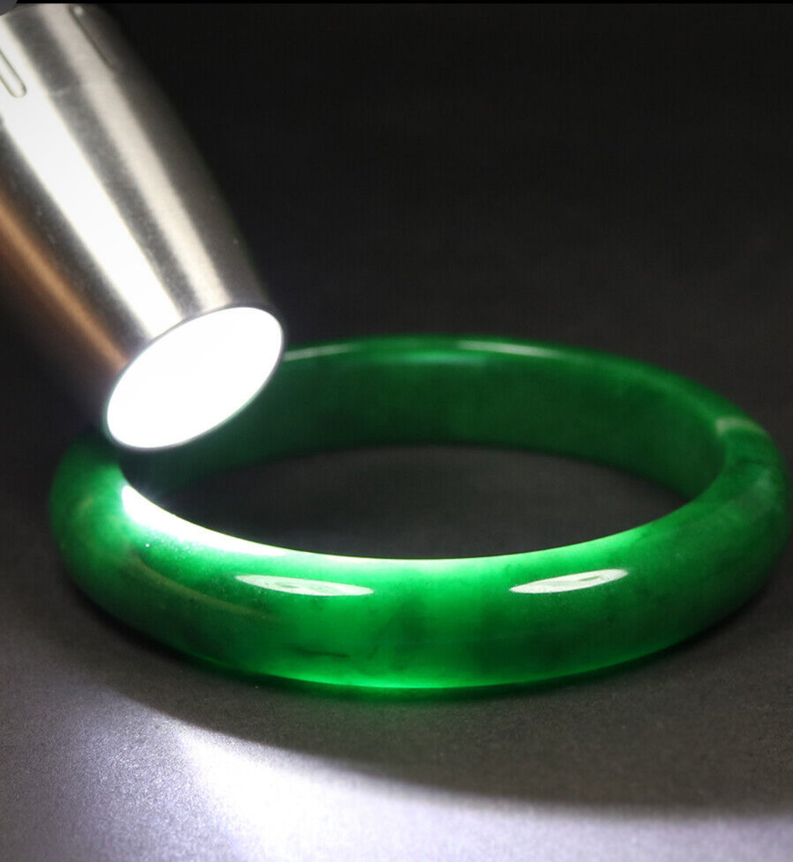 VINTAGE Medium jade Ute Green Jade Bangle Size 58mm M385 - JazzyJewelbyAmina