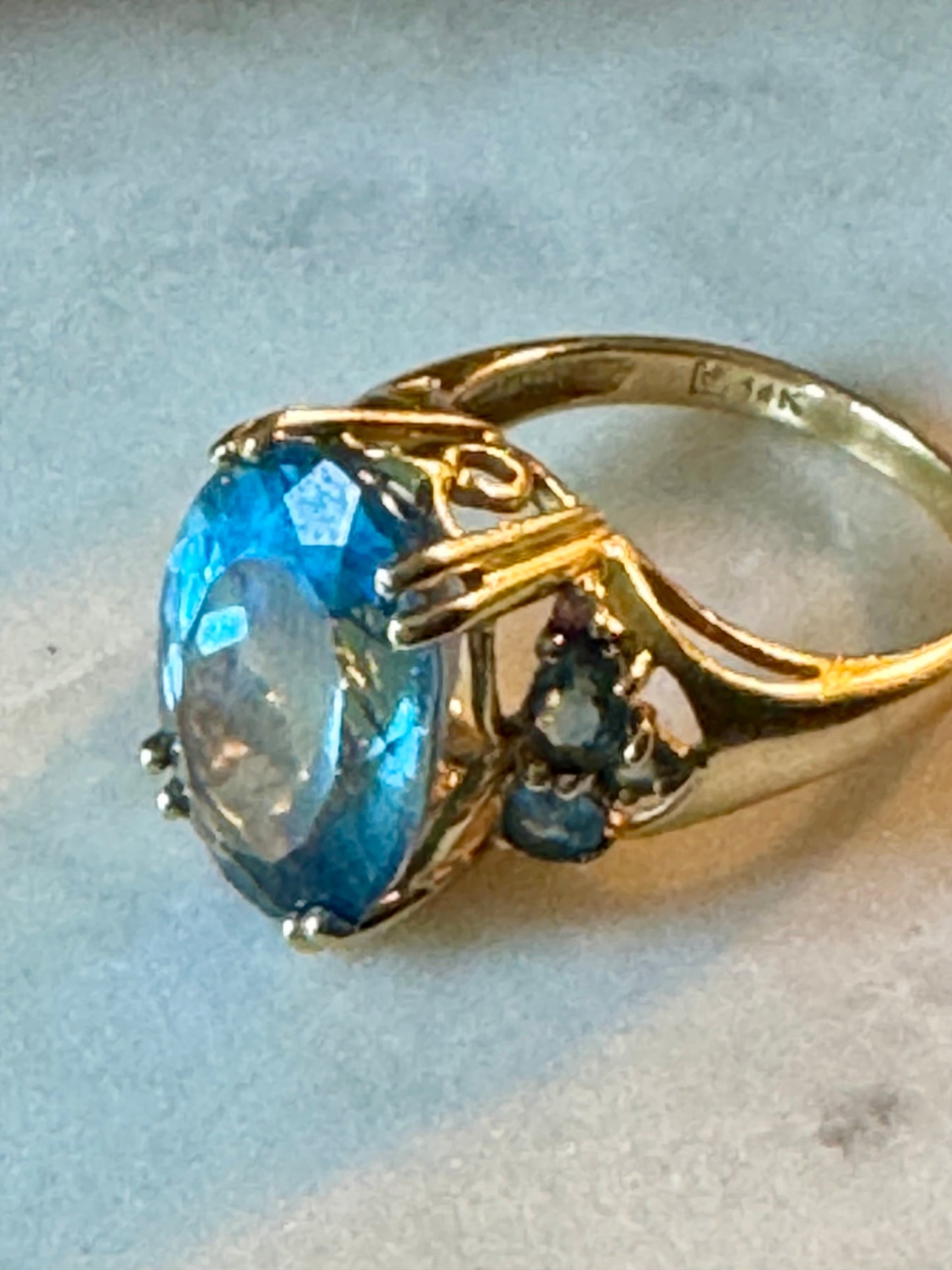 VINTAGE 14K Yellow Gold Blue Topaz Multi-Stone Ring Size 7 - JazzyJewelbyAmina