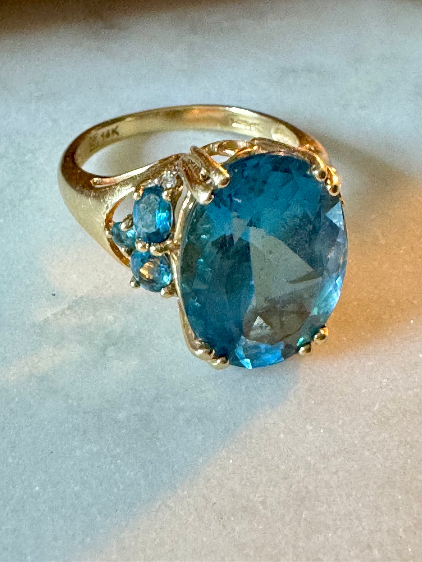 VINTAGE 14K Yellow Gold Blue Topaz Multi-Stone Ring Size 7 - JazzyJewelbyAmina