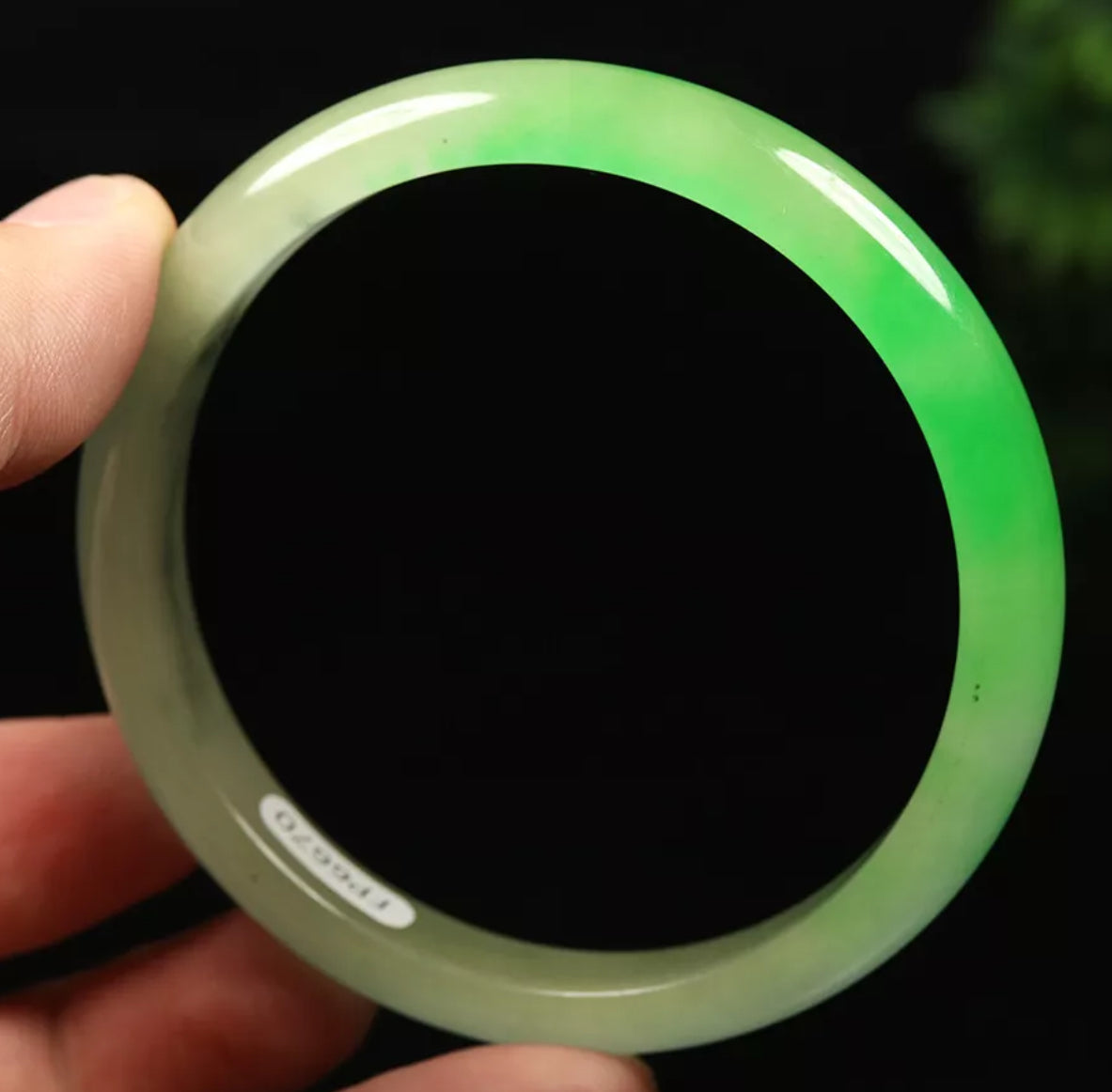VINTAGE Large Jadeite Green Jade Bangle Size 63mm Round Princess Thin Cut J393 - JazzyJewelbyAmina