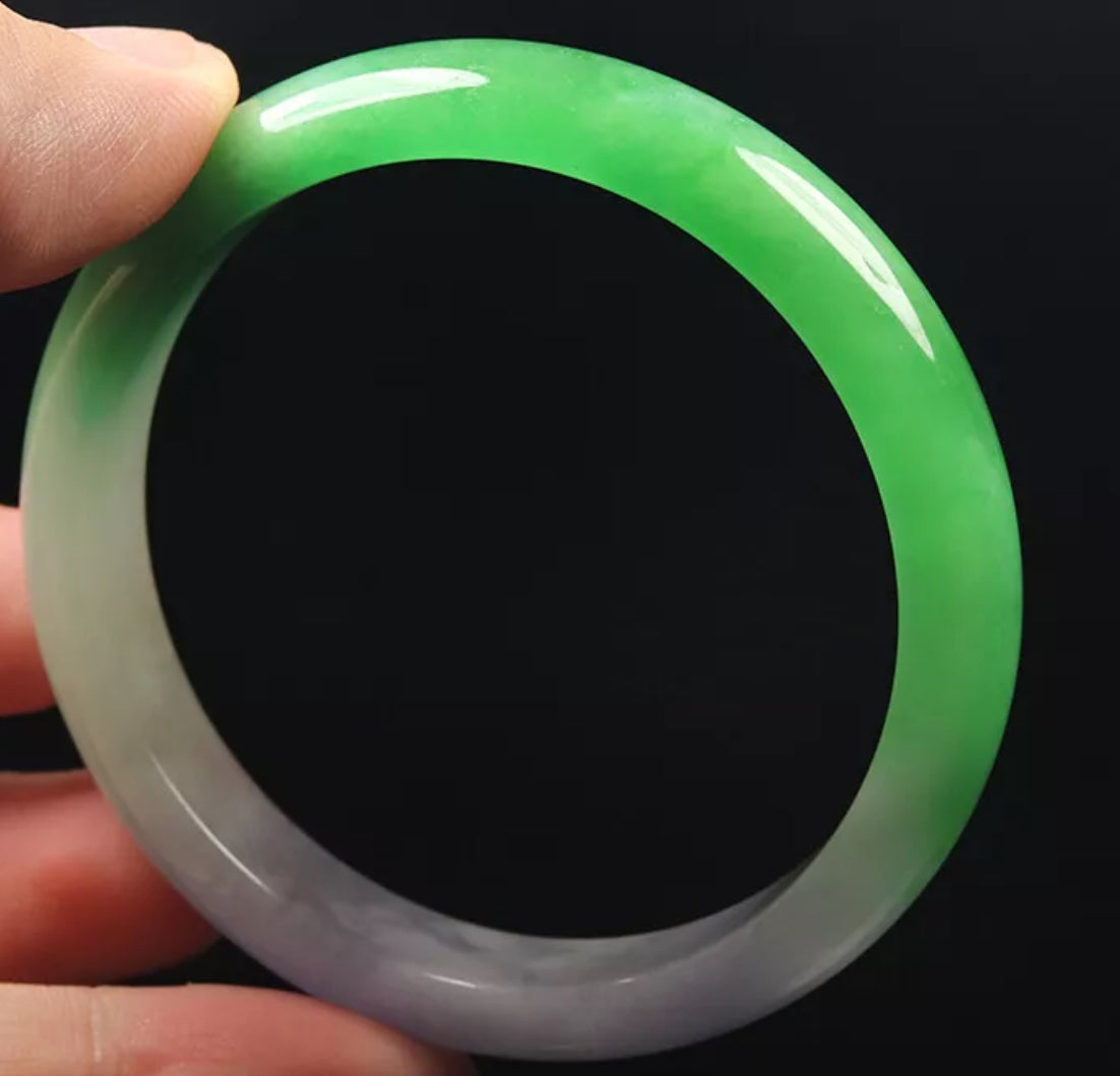 VINTAGE Medium Jadeite Green/Lavender Jade Bangle Size 58mm U515 - JazzyJewelbyAmina