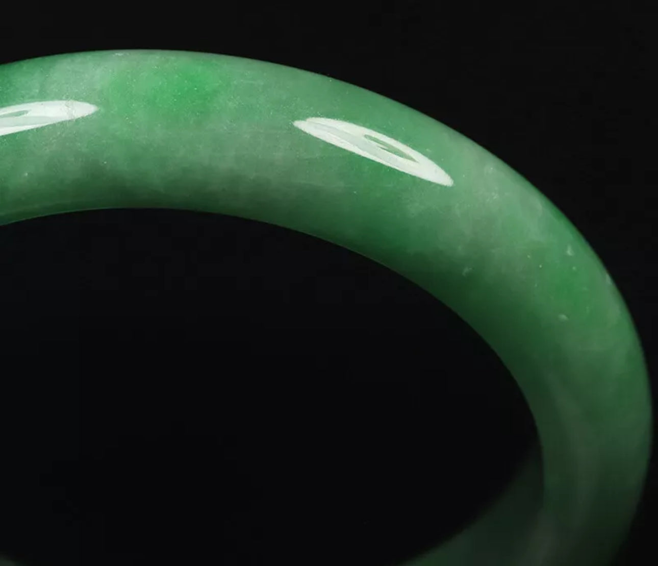 VINTAGE Medium Jadeite Green Jade Bangle Size 58mm S595 - JazzyJewelbyAmina