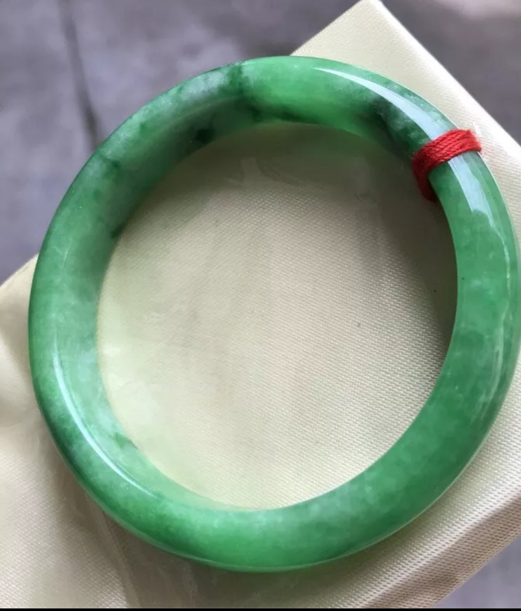 VINTAGE Medium Jadeite Green Jade Bangle Size 59mm Emerald Green D641 - JazzyJewelbyAmina