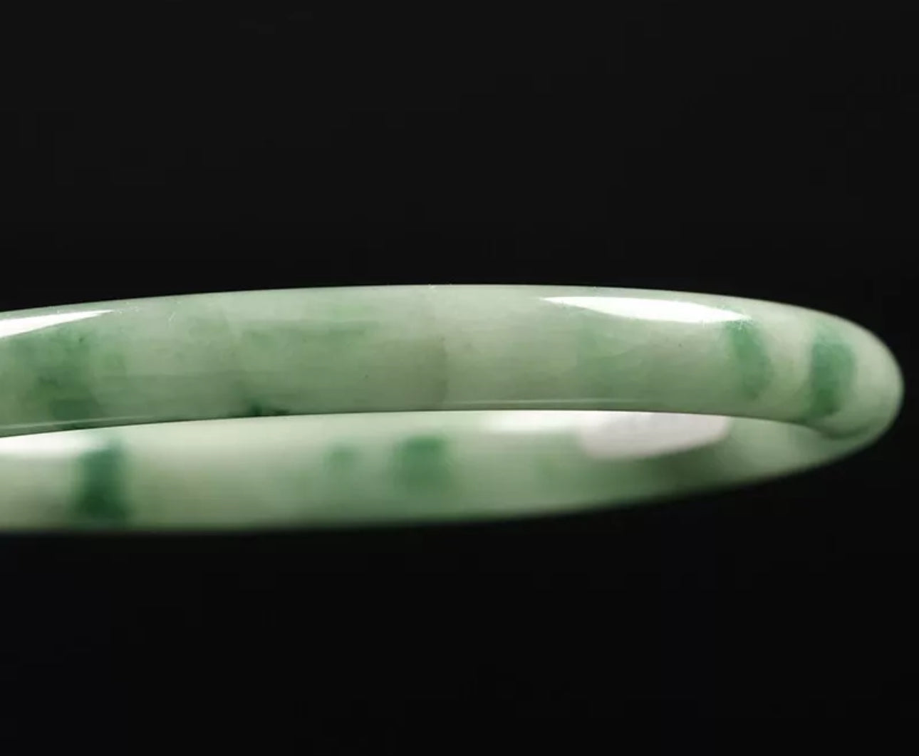 VINTAGE Medium Jadeite Green/White Jade Bangle Size 59mm Round Princess Cut Size 59mm G123 - JazzyJewelbyAmina