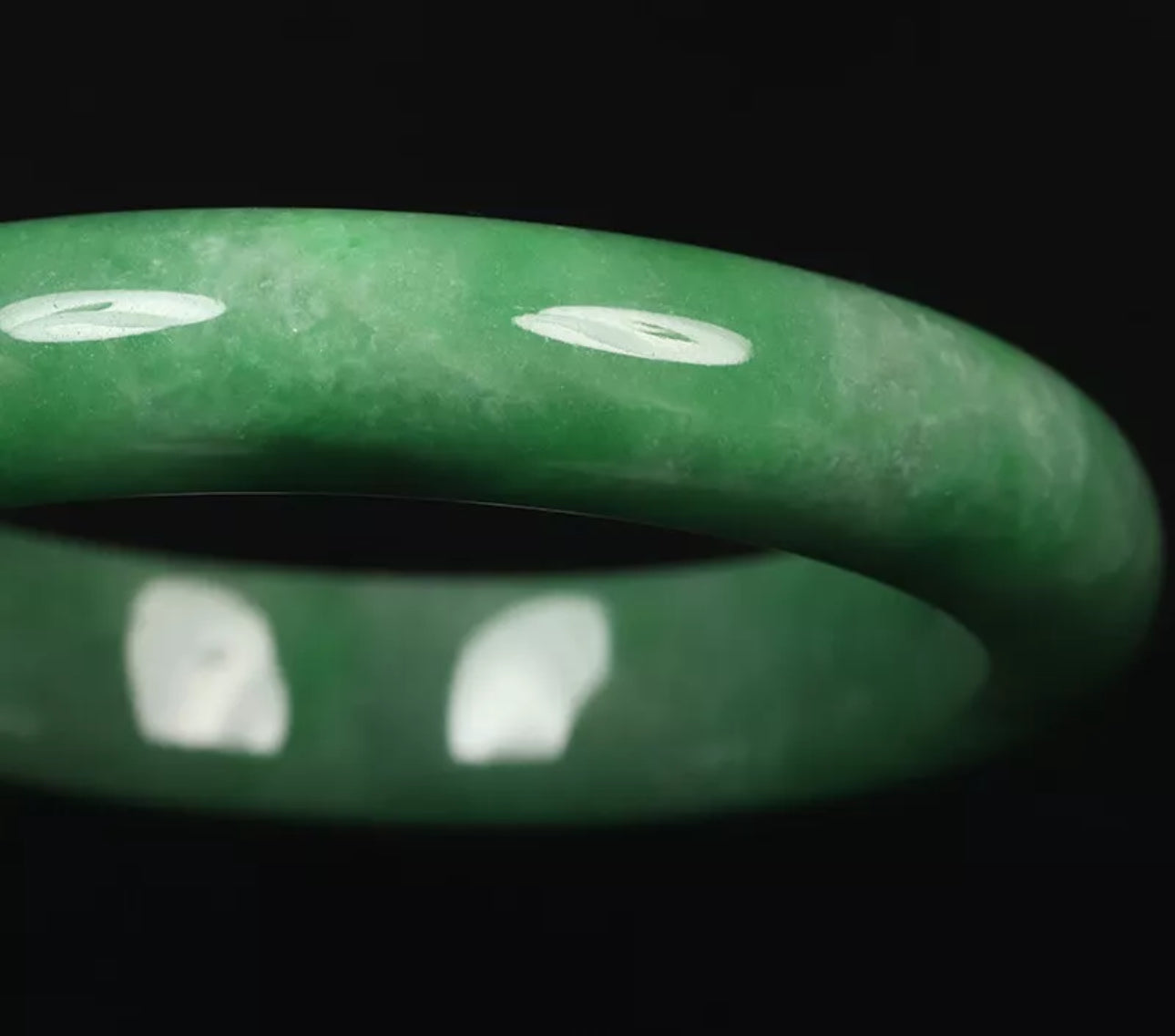 VINTAGE Medium Jadeite Green Jade Bangle Size 58mm S595 - JazzyJewelbyAmina