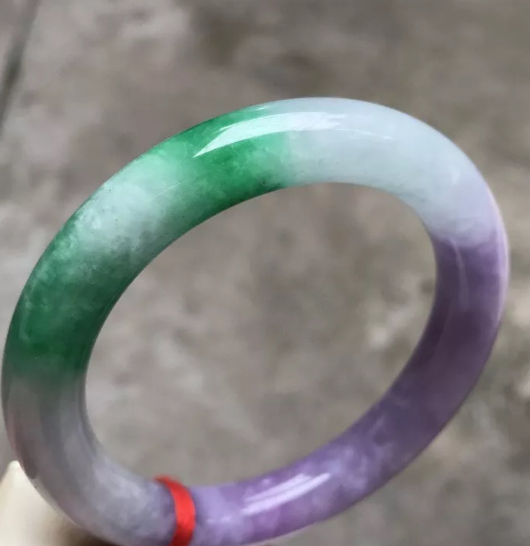 VINTAGE Large Jadeite Green/Lavender/White Jade Bangle Size 60mm Round Princess Cut D992 - JazzyJewelbyAmina