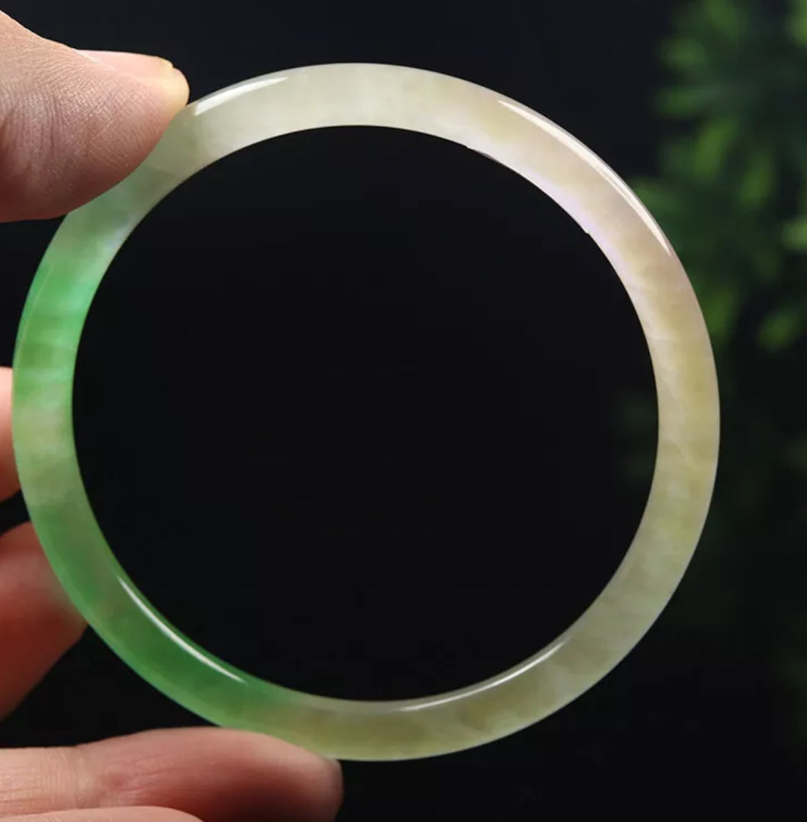 VINTAGE Large Jadeite Green/Lavender Jade Bangle Size 61mm Round Princess Thin Cut M953 - JazzyJewelbyAmina