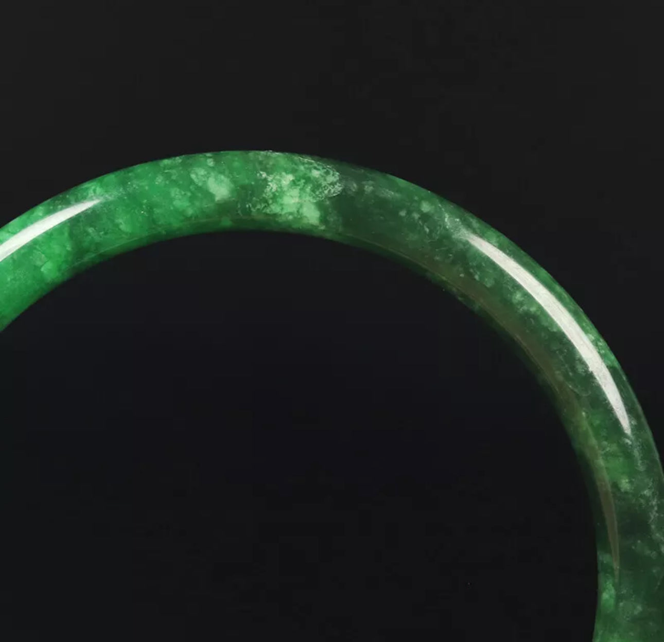 VINTAGE Small Jadeite Green Jade Bangle Size 59mm Round Princess Thin Cut Emerald Green! Y983 - JazzyJewelbyAmina