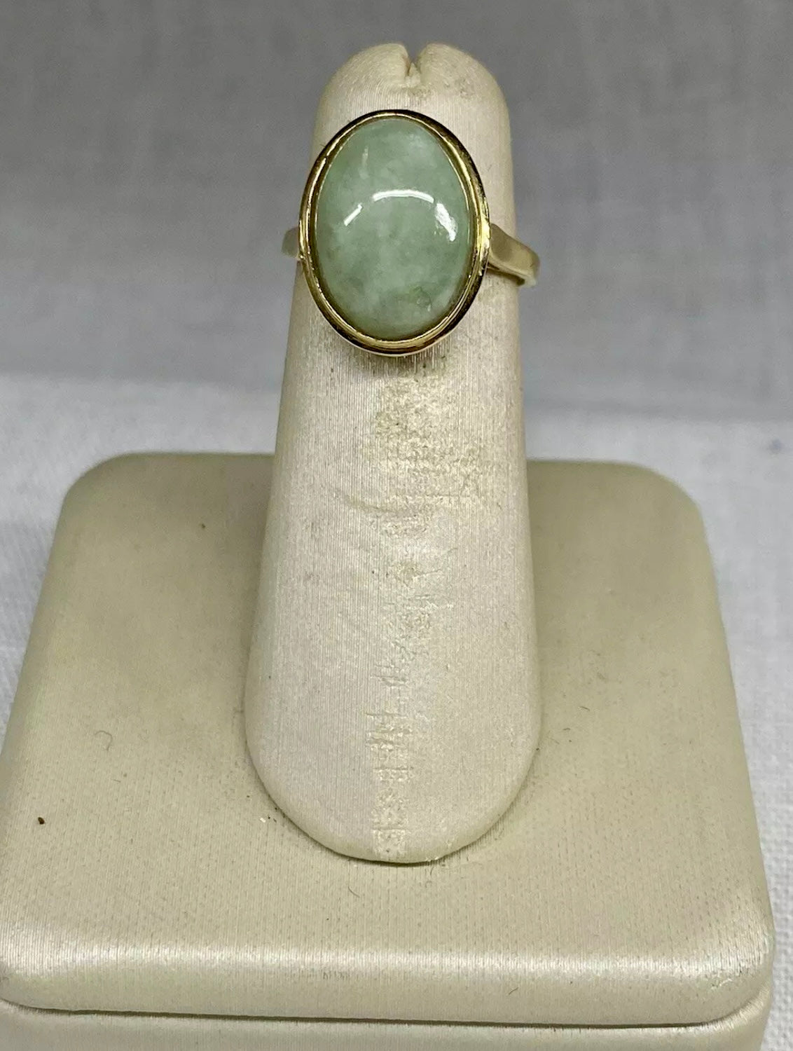 VINTAGE Jade 14K Solid Gold Oval Cabochon Ring Size 5 - JazzyJewelbyAmina