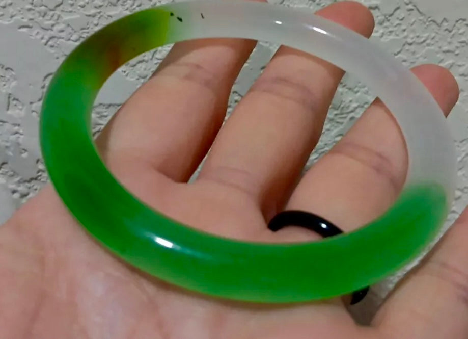 VINTAGE Large Jadeite Green/Lavender Jade Bangle Size 62.8mm Round Princess Cut U605 - JazzyJewelbyAmina