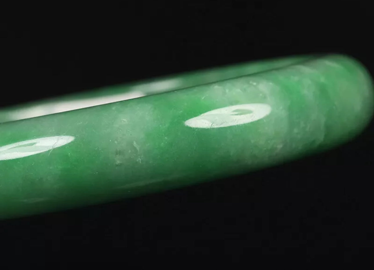 VINTAGE Medium Jadeite Green Jade Bangle Size 58mm S595 - JazzyJewelbyAmina