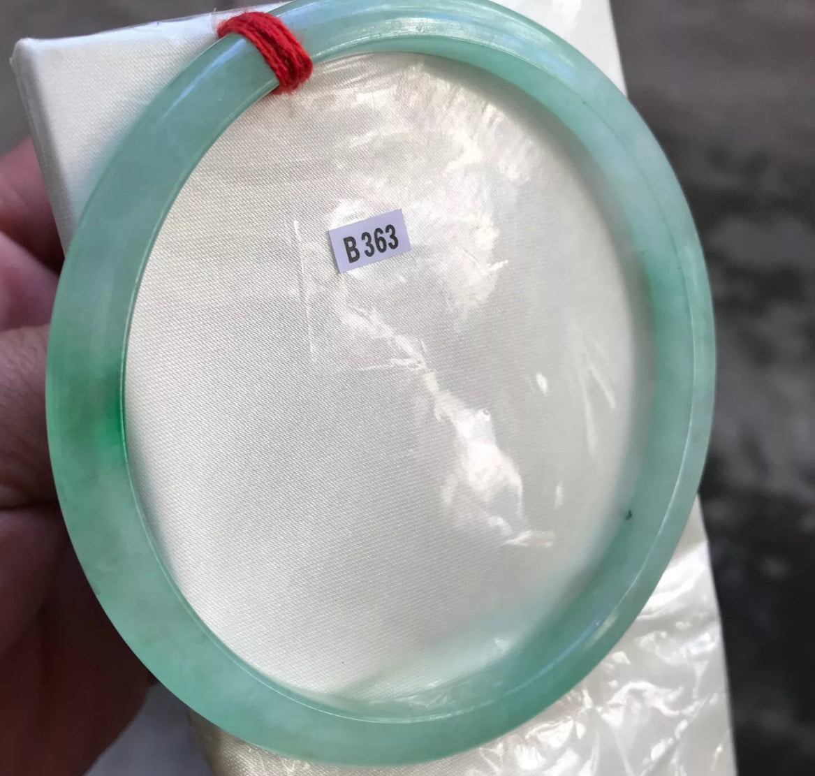 VINTAGE XXL Jadeite Green Jade Bangle Size 74.5 mm D363 - JazzyJewelbyAmina
