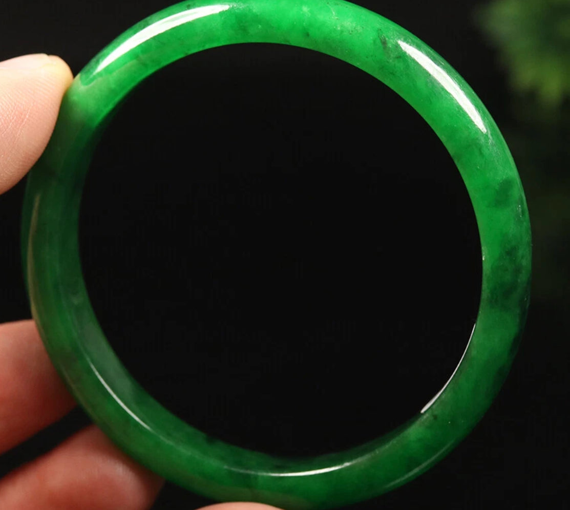 VINTAGE Small Jadeite Green Jade Bangle Size 56mm Emerald Green w/ Black Jade U737