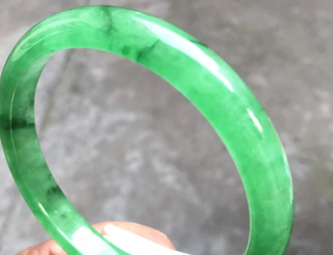 VINTAGE XXL Jadeite Icy Green Jade Bangle Size 76 MM Unique Jade G097 - JazzyJewelbyAmina