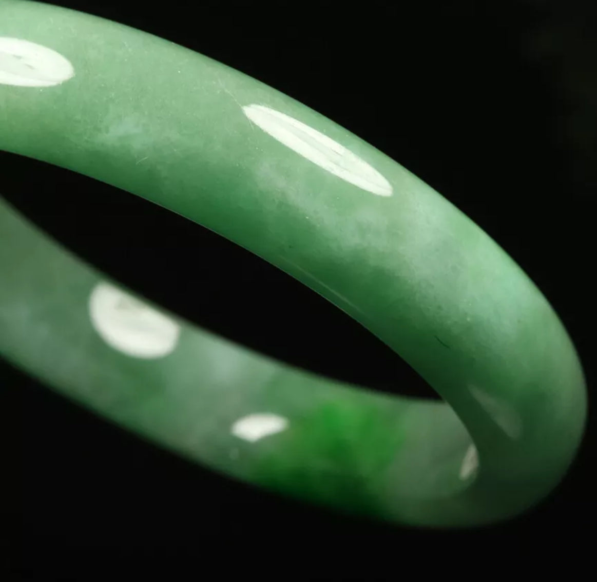 VINTAGE XL Jadeite Green Jade Bangle Size 64mm S593 - JazzyJewelbyAmina