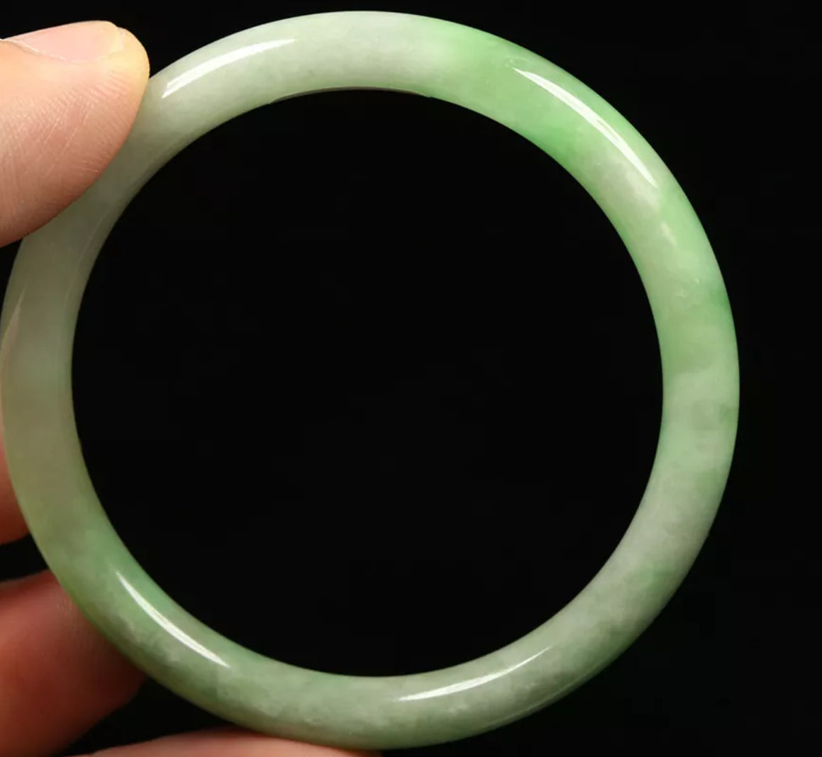 VINTAGE Small Jadeite Green/White Jade Bangle Size 55mm Round Princess Cut J009 - JazzyJewelbyAmina
