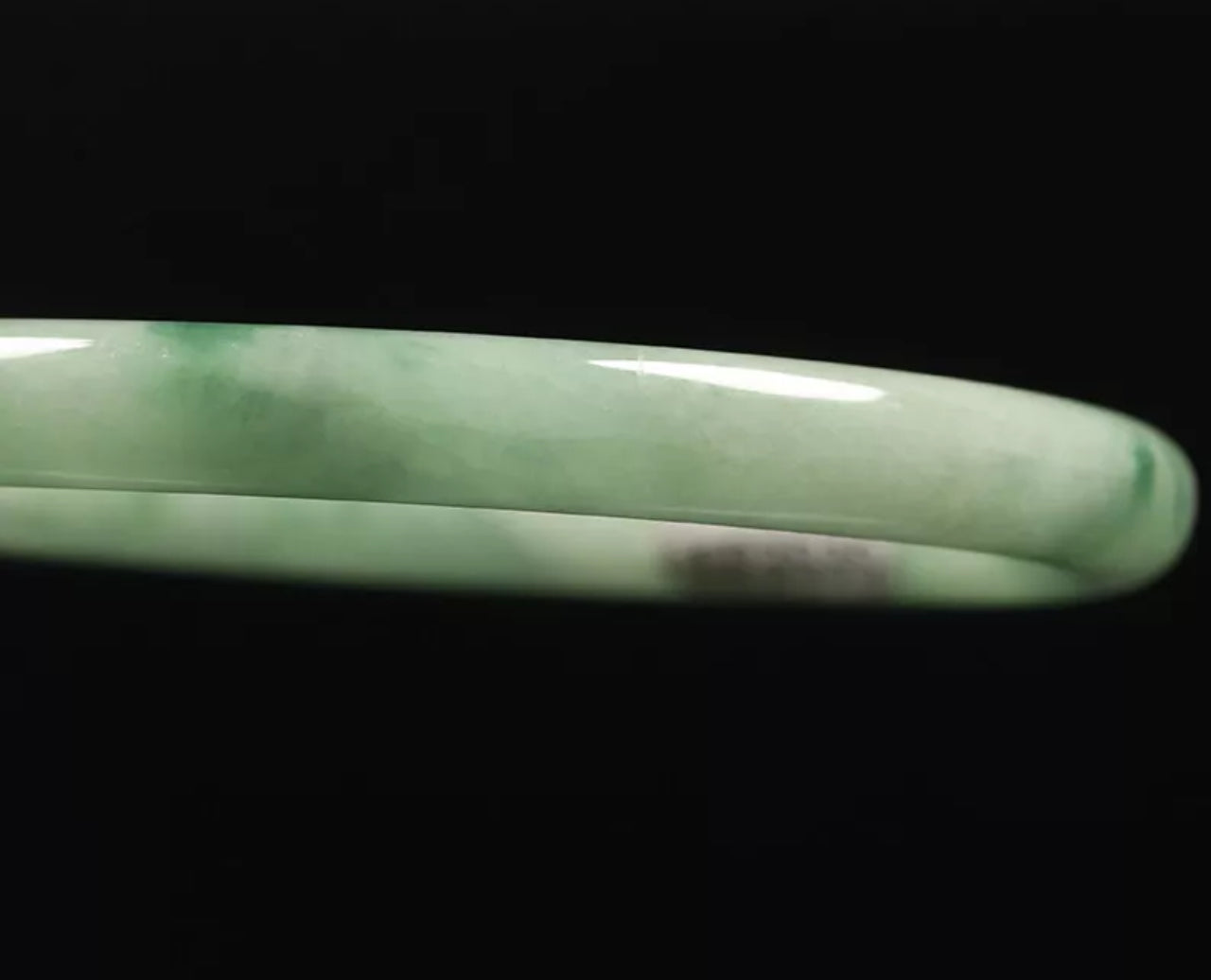 VINTAGE Medium Jadeite Green/White Jade Bangle Size 59mm Round Princess Cut Size 59mm G123 - JazzyJewelbyAmina