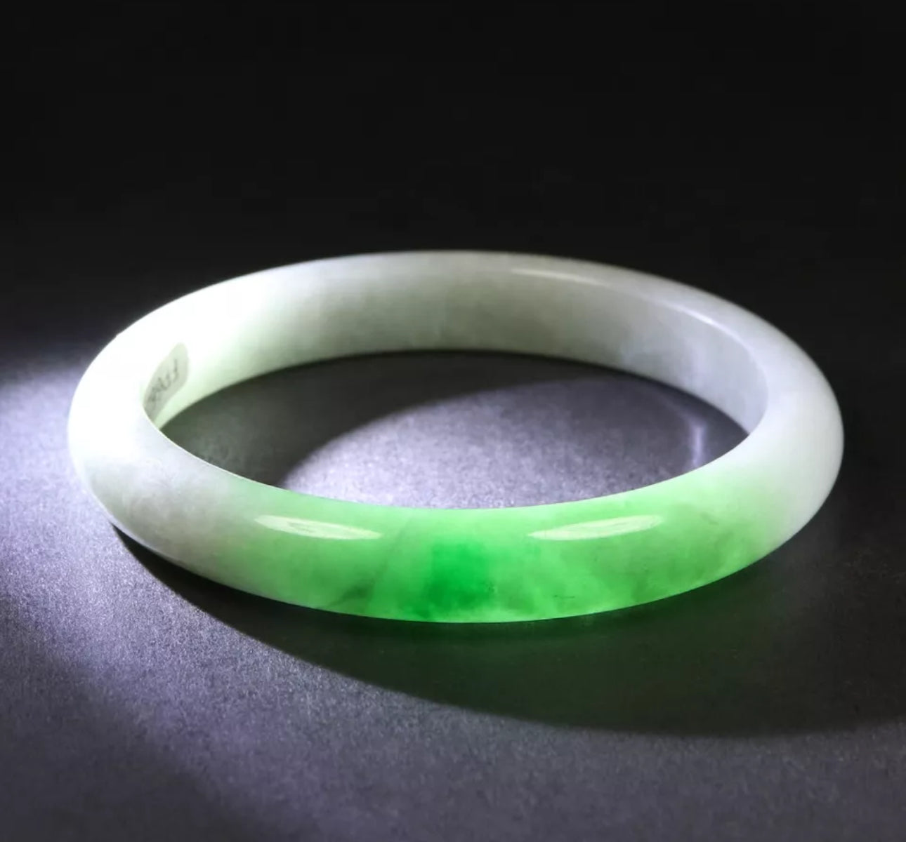 VINTAGE Medium Jadeite Green/White Jade Bangle Size 58mm N305 - JazzyJewelbyAmina