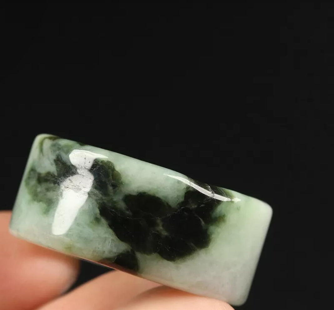VINTAGE Large Jadeite Green Jade Thumb Ring - Marble Jade Hues Size 11.5 U396 - JazzyJewelbyAmina