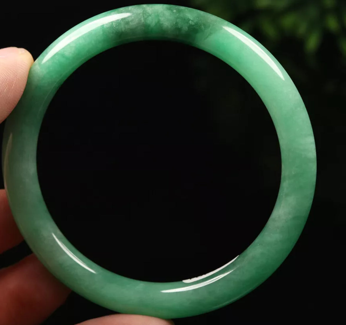 VINTAGE Medium Jadeite Green Jade Bangle Size 58mm Round Princess Thin Cut J835 - JazzyJewelbyAmina