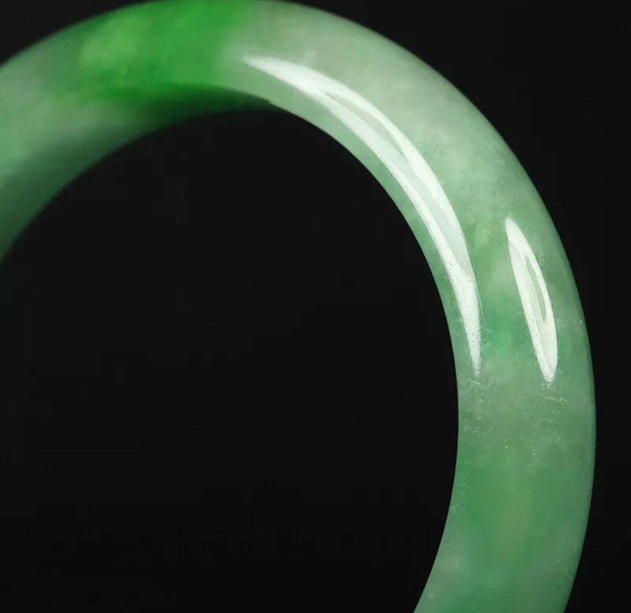 VINTAGE Medium Jadeite Green Jade Bangle Size 59 Pop Green! O629 - JazzyJewelbyAmina