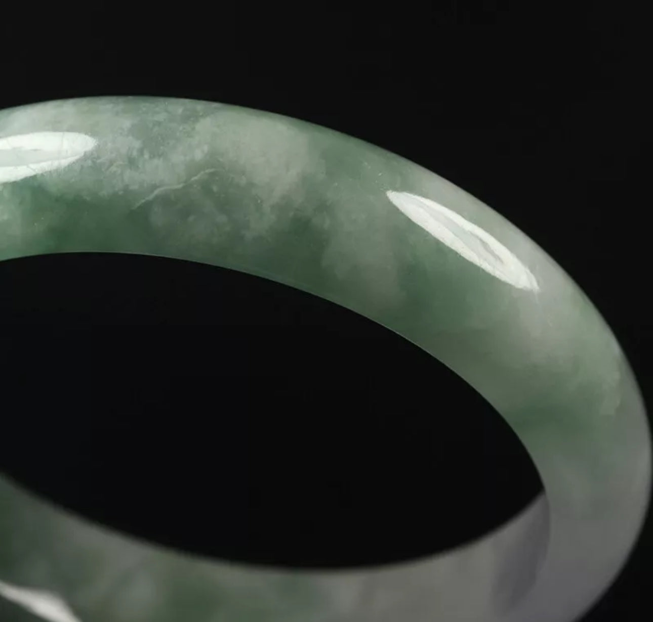 VINTAGE Medium Jadeite Green/White Jade Bangle Size 59mm O1059 - JazzyJewelbyAmina