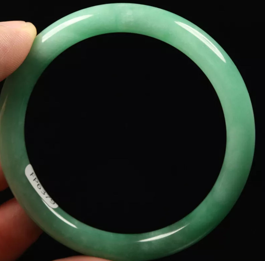 VINTAGE Medium Jadeite Green Jade Bangle Size 58mm Round Princess Cut Size Apple Green Jade! D379 - JazzyJewelbyAmina