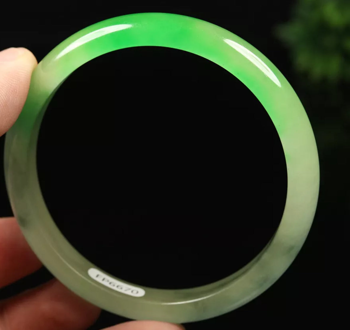 VINTAGE Large Jadeite Green Jade Bangle Size 63mm Round Princess Thin Cut J393 - JazzyJewelbyAmina